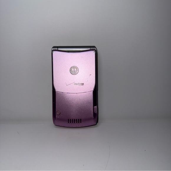 Motorola RAZR V3 Pink-Verizon w/Charger Turns On“UNTESTED” Buy As Is Read Below - Picture 2 of 14